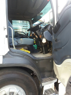 รถฮีโน่ 10 ล้อ ( ไม่ดั้ม )  FM1M  220 แรงม้า. ปี 48.   สนใจติดต่อ  081 - 6079515