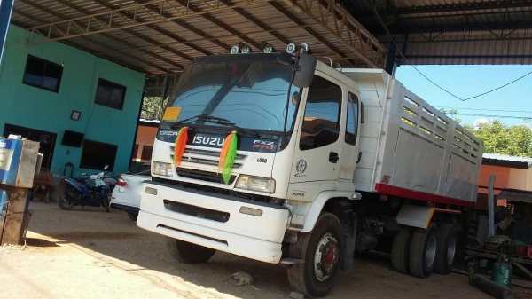 รถอีซุซุ 10 ล้อดั้ม FXZ 270 แรงม้า ปี 47.    สนใจติดต่อ  081 - 6079515