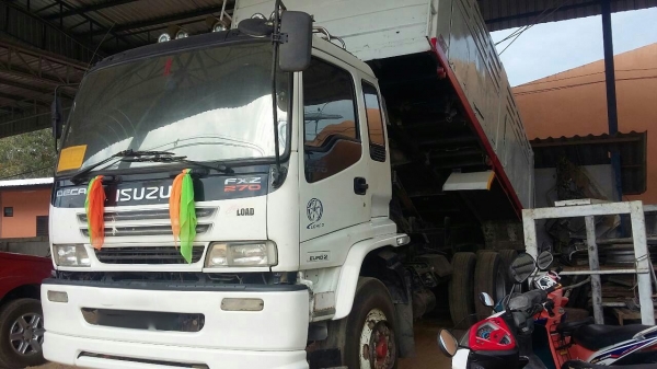 รถอีซุซุ 10 ล้อดั้ม FXZ 270 แรงม้า ปี 47.    สนใจติดต่อ  081 - 6079515