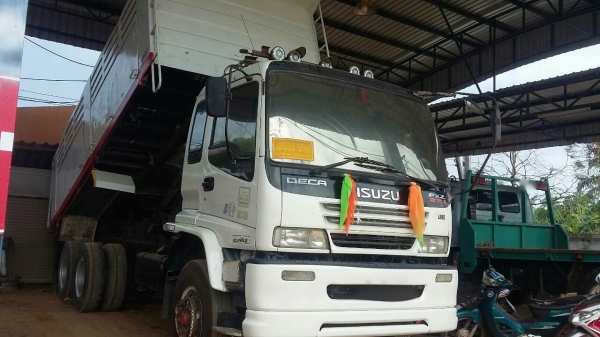 รถอีซุซุ 10 ล้อดั้ม FXZ 270 แรงม้า ปี 47.    สนใจติดต่อ  081 - 6079515