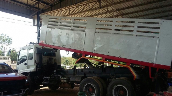 รถอีซุซุ 10 ล้อดั้ม FXZ 270 แรงม้า ปี 47.    สนใจติดต่อ  081 - 6079515