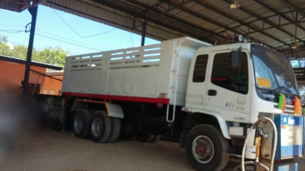 รถอีซุซุ 10 ล้อดั้ม FXZ 270 แรงม้า ปี 47.    สนใจติดต่อ  081 - 6079515