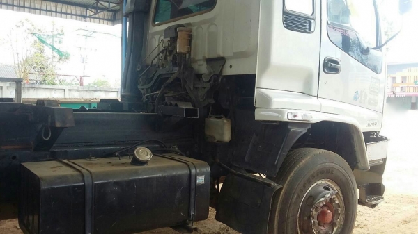 รถอีซุซุ 10 ล้อดั้ม FXZ 270 แรงม้า ปี 47.    สนใจติดต่อ  081 - 6079515