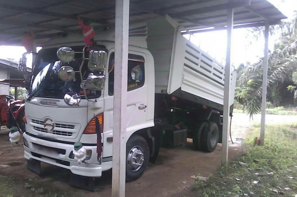 รถฮีโน่ 6 ล้อดั้ม FC4J 175 แรงม้า. ปี 50.  ( รถวิ่ง 1xx,xxx กม. )    สนใจติดต่อ  081 - 6079515