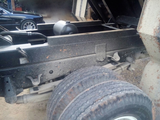 รถอีซุซุ 6 ล้อดั้ม NPR 150 แรงม้า ปี 53.   ( รถวิ่ง 3xx,xxx กม. )     สนใจติดต่อ  081 - 6079515