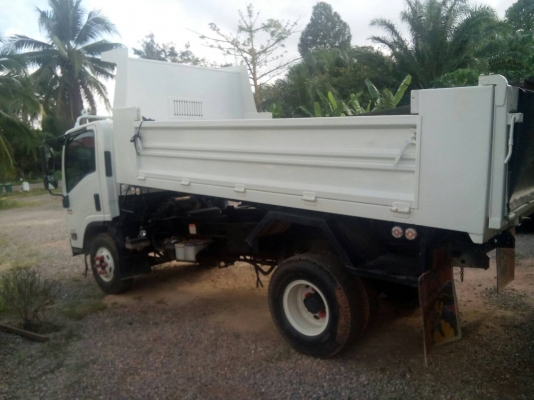 รถอีซุซุ 6 ล้อดั้ม NPR 150 แรงม้า ปี 53.   ( รถวิ่ง 3xx,xxx กม. )     สนใจติดต่อ  081 - 6079515