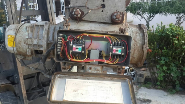 ลอกขนาด 1 ตัน มิซูบิชิ เก่าญี่ปุ่น ขายตามสภาพไฟ3สาย200v. ราคา15,000บาท ลอกขนาด 1 ตัน มิซูบิชิ เก่าญี่ปุ่น ขายตามสภาพไฟ3สาย200v. ราคา15,000บาท