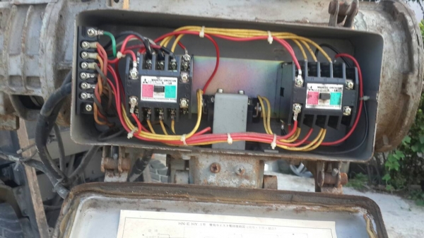 ลอกขนาด 1 ตัน มิซูบิชิ เก่าญี่ปุ่น ขายตามสภาพไฟ3สาย200v. ราคา15,000บาท ลอกขนาด 1 ตัน มิซูบิชิ เก่าญี่ปุ่น ขายตามสภาพไฟ3สาย200v. ราคา15,000บาท