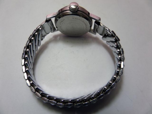 นาฬิกาข้อมือผู้หญิงยี่ห้อ NOSTRANA จากเยอรมัน นาฬิกาข้อมือผู้หญิงยี่ห้อ NOSTRANA จากเยอรมัน