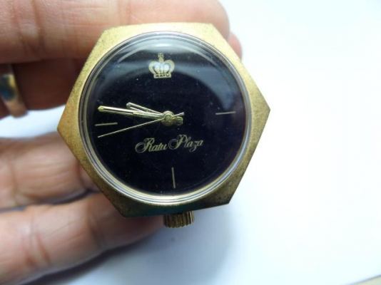 นาฬิกาตั้งโต๊ะของเก่าระบบไขลาน