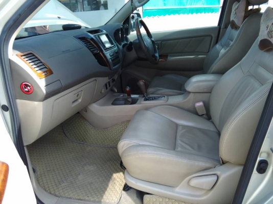 ขาย TOYOTA FORTUNER 3.0 V D4D 4 WD ปี 2005 สีบรอนซ์ เกียร์ออโต้ รถวิ่งไป 190,xxx กิโล รถมือเดียวตั้งแต่ป้ายแดง เคลียร์สีประกันมาแล้วรอบ ไม่มีชนหนักหน้าและหลัง สภาพดี ภาษีเต็มเล่มพร้อมโอน