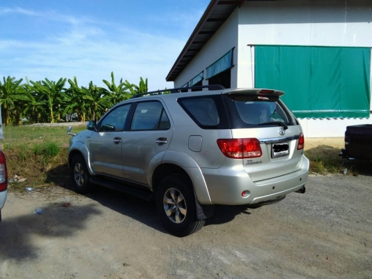 ขาย TOYOTA FORTUNER 3.0 V D4D 4 WD ปี 2005 สีบรอนซ์ เกียร์ออโต้ รถวิ่งไป 190,xxx กิโล รถมือเดียวตั้งแต่ป้ายแดง เคลียร์สีประกันมาแล้วรอบ ไม่มีชนหนักหน้าและหลัง สภาพดี ภาษีเต็มเล่มพร้อมโอน