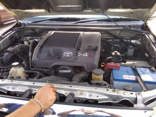 ขาย TOYOTA FORTUNER 3.0 V D4D 4 WD ปี 2005 สีบรอนซ์ เกียร์ออโต้ รถวิ่งไป 190,xxx กิโล รถมือเดียวตั้งแต่ป้ายแดง เคลียร์สีประกันมาแล้วรอบ ไม่มีชนหนักหน้าและหลัง สภาพดี ภาษีเต็มเล่มพร้อมโอน