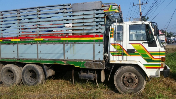 รถสิบล้อ JCM ติดแก๊ส เครื่องร็อค เกียร์ร็อค จิฟฟี่ พวงมาลัยเพาเวอร์ แก๊สลงเล่มเอกสารพร้อมโอน