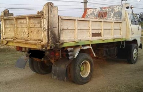 ISUZU KS 22 - 120 HP 4HF1 หกล้อดั๊มพ์ กระบะดั๊มพ์เหล็ก 4 ตันความยาว 4.30 เมตรสภาพดีไม่ผุไม่บุบพร้อมบรรทุกได้เลย เครื่องยนต์ 120 แรงวางใหม่เครื่องแน่นแรงดี ภายในเก๋งคอนโซลครบ ช่วงล่างใหญ่ติด F หน้าหลังครบ ยาง 8.25 ขอบ 16 สภาพดีประมาณ 60\% พร้อมใช้งาน เอกสาร