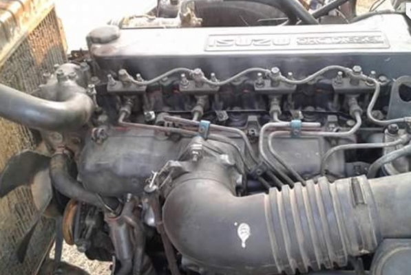 ISUZU KS 22 - 120 HP 4HF1 หกล้อดั๊มพ์ กระบะดั๊มพ์เหล็ก 4 ตันความยาว 4.30 เมตรสภาพดีไม่ผุไม่บุบพร้อมบรรทุกได้เลย เครื่องยนต์ 120 แรงวางใหม่เครื่องแน่นแรงดี ภายในเก๋งคอนโซลครบ ช่วงล่างใหญ่ติด F หน้าหลังครบ ยาง 8.25 ขอบ 16 สภาพดีประมาณ 60\% พร้อมใช้งาน เอกสาร