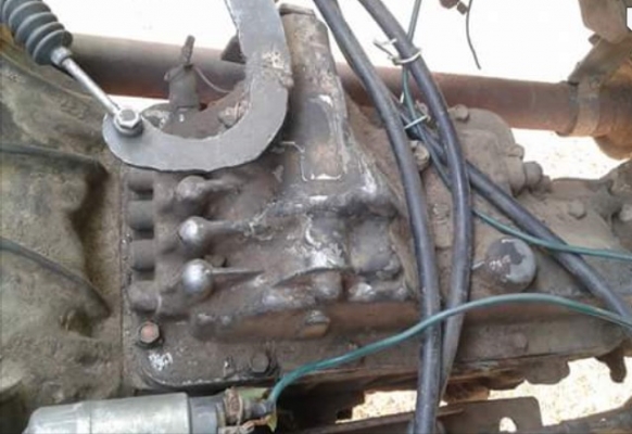 ISUZU KS 22 - 120 HP 4HF1 หกล้อดั๊มพ์ กระบะดั๊มพ์เหล็ก 4 ตันความยาว 4.30 เมตรสภาพดีไม่ผุไม่บุบพร้อมบรรทุกได้เลย เครื่องยนต์ 120 แรงวางใหม่เครื่องแน่นแรงดี ภายในเก๋งคอนโซลครบ ช่วงล่างใหญ่ติด F หน้าหลังครบ ยาง 8.25 ขอบ 16 สภาพดีประมาณ 60\% พร้อมใช้งาน เอกสาร