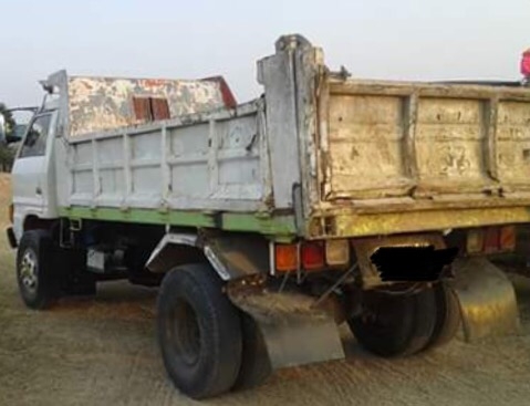 ISUZU KS 22 - 120 HP 4HF1 หกล้อดั๊มพ์ กระบะดั๊มพ์เหล็ก 4 ตันความยาว 4.30 เมตรสภาพดีไม่ผุไม่บุบพร้อมบรรทุกได้เลย เครื่องยนต์ 120 แรงวางใหม่เครื่องแน่นแรงดี ภายในเก๋งคอนโซลครบ ช่วงล่างใหญ่ติด F หน้าหลังครบ ยาง 8.25 ขอบ 16 สภาพดีประมาณ 60\% พร้อมใช้งาน เอกสาร