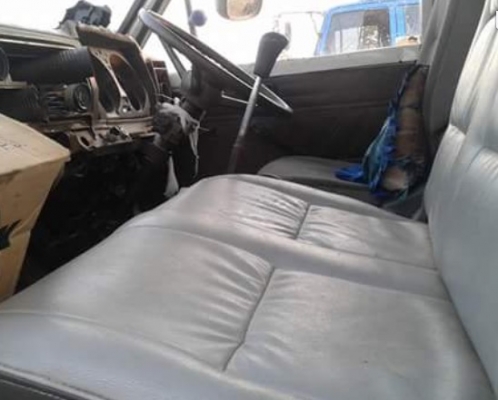 ISUZU KS 22 - 120 HP 4HF1 หกล้อดั๊มพ์ กระบะดั๊มพ์เหล็ก 4 ตันความยาว 4.30 เมตรสภาพดีไม่ผุไม่บุบพร้อมบรรทุกได้เลย เครื่องยนต์ 120 แรงวางใหม่เครื่องแน่นแรงดี ภายในเก๋งคอนโซลครบ ช่วงล่างใหญ่ติด F หน้าหลังครบ ยาง 8.25 ขอบ 16 สภาพดีประมาณ 60\% พร้อมใช้งาน เอกสาร