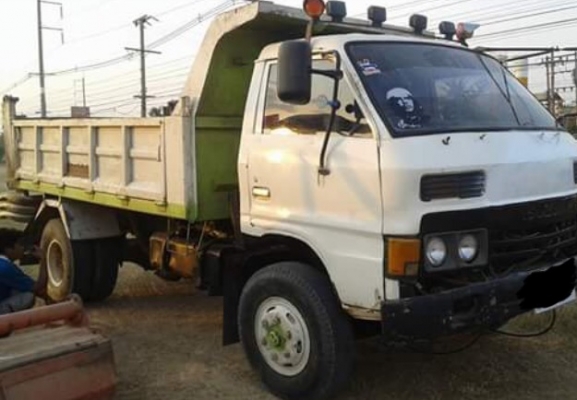 ISUZU KS 22 - 120 HP 4HF1 หกล้อดั๊มพ์ กระบะดั๊มพ์เหล็ก 4 ตันความยาว 4.30 เมตรสภาพดีไม่ผุไม่บุบพร้อมบรรทุกได้เลย เครื่องยนต์ 120 แรงวางใหม่เครื่องแน่นแรงดี ภายในเก๋งคอนโซลครบ ช่วงล่างใหญ่ติด F หน้าหลังครบ ยาง 8.25 ขอบ 16 สภาพดีประมาณ 60\% พร้อมใช้งาน เอกสาร