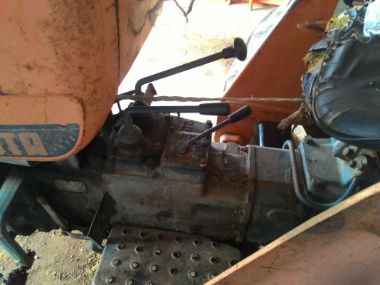 ขายรถไถ KUBOTA L2600 เพลาเดียว 26แรง เครื่องยนต์4สูบ ราคา 39,000 ขายรถไถ KUBOTA L2600 เพลาเดียว 26แรง เครื่องยนต์4สูบ ราคา 39,000