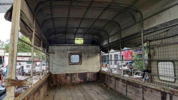 ขายถูกรถบรรทุก6ล้อใม่ติดเวลาเครื่องดีเซล ใม่เคยบรรทุกหนักสนใจสอบถามใด้