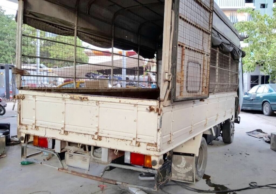 ขายถูกรถบรรทุก6ล้อใม่ติดเวลาเครื่องดีเซล ใม่เคยบรรทุกหนักสนใจสอบถามใด้