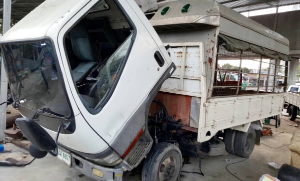 ขายถูกรถบรรทุก6ล้อใม่ติดเวลาเครื่องดีเซล ใม่เคยบรรทุกหนักสนใจสอบถามใด้