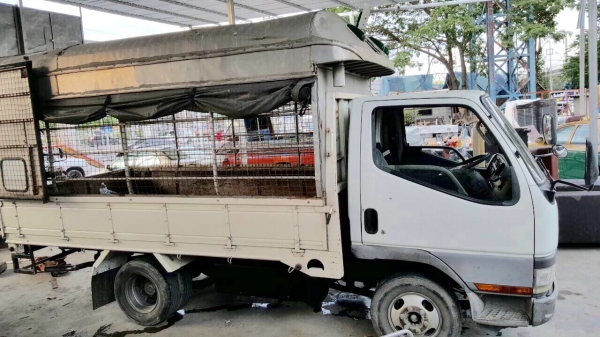 ขายถูกรถบรรทุก6ล้อใม่ติดเวลาเครื่องดีเซล ใม่เคยบรรทุกหนักสนใจสอบถามใด้