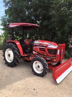 ขายรถไถยันม่าร์ EF453T LX พร้อมสวยมากๆ 90\% เครื่องแน่นๆพร้อมอุปกรณ์ดันหน้าและผานพรวน