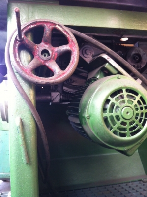 เครื่องตัดไม้ มอเตอร์3เฟส 5 แรง 3800 รอบขึ้นไป ไม้กระจุยไม่โดด ระบบเซฟตี้ครบครับ