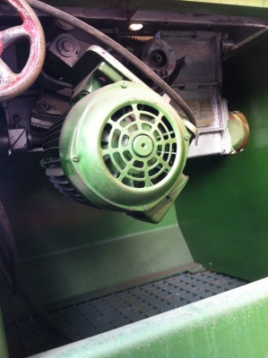 เครื่องตัดไม้ มอเตอร์3เฟส 5 แรง 3800 รอบขึ้นไป ไม้กระจุยไม่โดด ระบบเซฟตี้ครบครับ