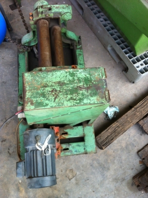 เครื่องม้วนเหล็ก ขนาดกระทัดรัด  3โรลเลอร์ หน้าตัดโรล 3 นิ้ว มอเตอร์ 1แรง 3 เฟสลองเครื่องได้ไม่มีวันหยุดครับ