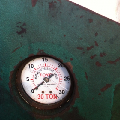 เครื่องอัด ไฮดรอลิคมือ 30 ตัน สภาพเนี๊ยบครับ