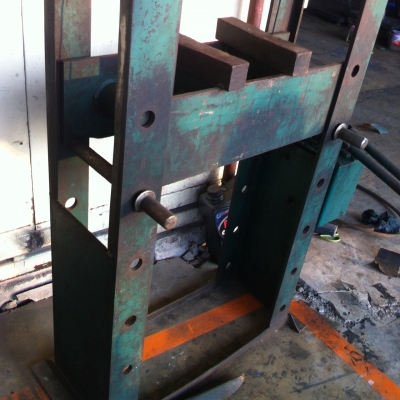 เครื่องอัด ไฮดรอลิคมือ 30 ตัน สภาพเนี๊ยบครับ เครื่องอัด ไฮดรอลิคมือ 30 ตัน สภาพเนี๊ยบครับ