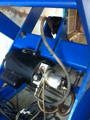 OKUTSU ไฮดรอลิคX ลิฟท์ญี่ปุ่น ไฟ 220Volt ยกหนัก800-900 กิโล ยกสูงสุดได้ 1 เมตร ลงต่ำสุดแบนราบ 6 นิ้ว เหล็กหนาญี่ปุ่น OKUTSU ไฮดรอลิคX ลิฟท์ญี่ปุ่น ไฟ 220Volt ยกหนัก800-900 กิโล ยกสูงสุดได้ 1 เมตร ลงต่ำสุดแบนราบ 6 นิ้ว เหล็กหนาญี่ปุ่น