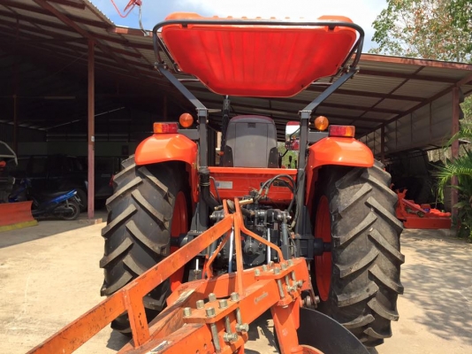 ขายรถไถ Kubota M7040 (4WD) พร้อมดันหน้า ผานบุกเบิกช้าง รถสวย พร้อมใช้งานครับ