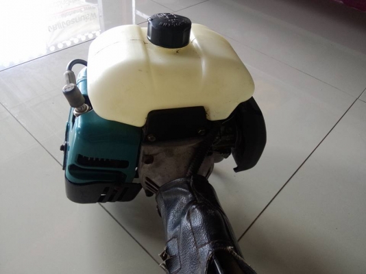 เครื่องตัดหญ้า Makita RBC411