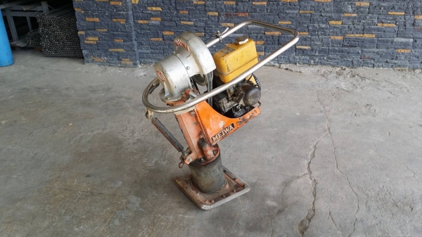 เครื่องตบดิน MEIWA เครื่องยนต์ ROBIN EC10  เก่าญี่ปุ่น สภาพดีพร้อมใช้งาน