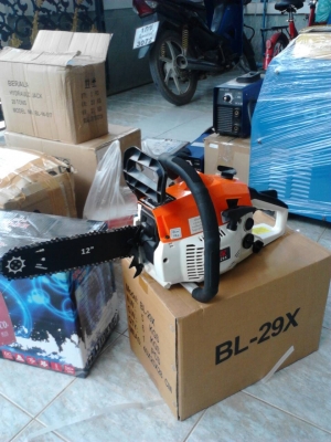 ขายเลื่อยโซ่ยนต์ขนาด12นิ้ว ของใหม่แกะกล่องทุกชิ้น 1เเรงม้า ใช้เหมาะราคาช่วงจัดโปรโมชั่น ปกติ4200฿ ไม่ขายเอาไปเลย3250-