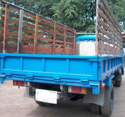 ISUZU TL 100 HP 4BC1 รถหกล้อบรรทุก วางหัวเก๋งมิตซูบิชิ CANTER ลงเล่มครบ ภายในเก๋งคอนโซลสวยครบ พวงมาลัยเพาเวอร์ เกียร์สั้นแล้ว ภายนอกกระบะคอกเหล็กความยาว 4.30 เมตรสภาพสวยมากครับ ช่วงล่างแน่นดี ยาง 7.50 ขอบ 16 สภาพดีประมาณ 70\% พร้อมบรรทุกพร้อมใช้งาน เอกสารเ