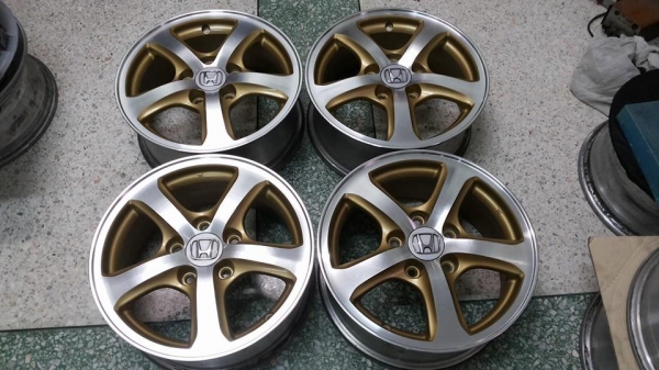 ล้อ Honda Civic ขอบ15 ทำสีปัดเงาใหม่ ใส่ วีโก้ ไทรตัน ได้เลย