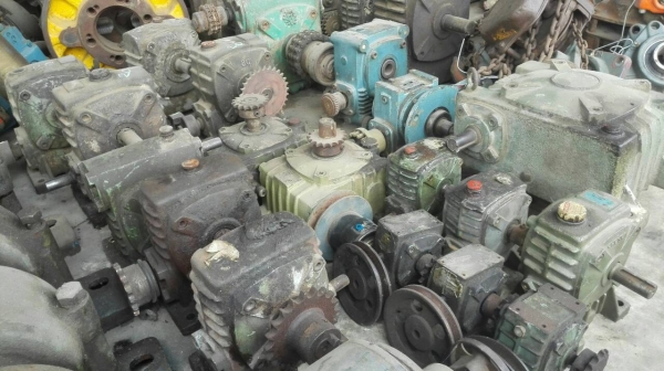 Sell>> วอร์มเกียร์ทด มีหลายแบรนด์ หลายสเปค ให้เลือกใช้งาน หรือท่านต้องการใช้ขนาดและสเปคเท่าไร สอบถามเพิ่มเติมได้ครับ.