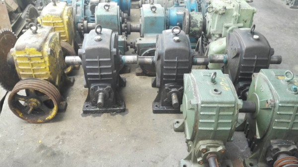 Sell>> วอร์มเกียร์ทด มีหลายแบรนด์ หลายสเปค ให้เลือกใช้งาน หรือท่านต้องการใช้ขนาดและสเปคเท่าไร สอบถามเพิ่มเติมได้ครับ.