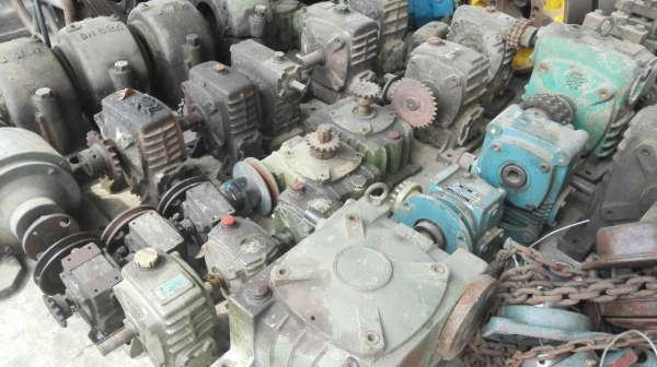 Sell>> วอร์มเกียร์ทด มีหลายแบรนด์ หลายสเปค ให้เลือกใช้งาน หรือท่านต้องการใช้ขนาดและสเปคเท่าไร สอบถามเพิ่มเติมได้ครับ.