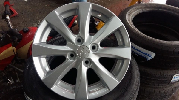 ขายล้อแม็ก mitsu mirage 15" สนใจติดต่อตาเล็ก ล้อและยางครับ 081-3747940