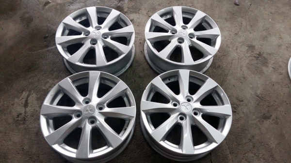 ขายล้อแม็ก mitsu mirage 15" สนใจติดต่อตาเล็ก ล้อและยางครับ 081-3747940 ขายล้อแม็ก mitsu mirage 15" สนใจติดต่อตาเล็ก ล้อและยางครับ 081-3747940
