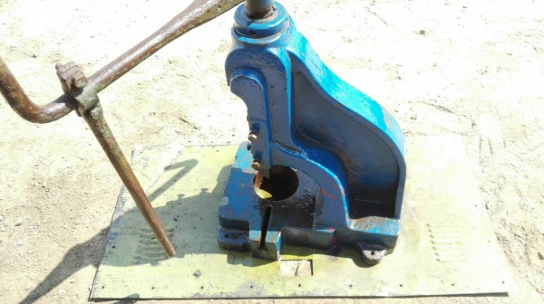 Sell>> ปั้มคอม้า ปั้มคาราบาว เบอร์ 1 หน้าโต๊ะ 12"&times;13" สภาพสวย เฟืองยังคม กลไกดี มาตัวเดียวครับ!!