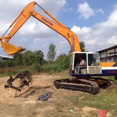 ขาย645,000รถแบคโฮ KOMATSU pc200-5ไฟฟ้าครบเครื่องดีปั้มแรงเล่มทะเบียนรถสวยพร้อมใช้ 090-772-3710 090-772-3708
