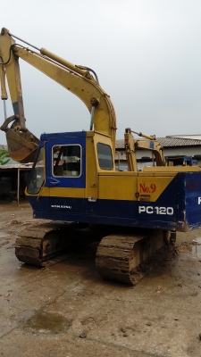 ให้เช่ารถแบคโฮ KOMATSU,KOBELCO 100,120,140,200 รถบด4ตัน และบริการรับถมที่ดิน ราคากันเอง ติดต่อ 098-908-8220